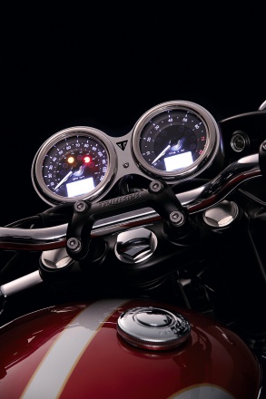 Bonneville_T120_Details_Clocks