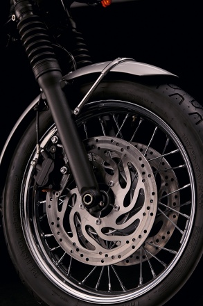 Bonneville_T120_Details_Front_Forks