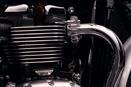 Bonneville_T120_Details_Header_Pipes