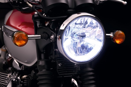 Bonneville_T120_Details_Headlight