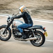 Street_Twin_Riding_Sho_004