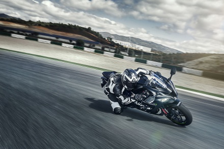 カワサキ・Ninja ZX-10Rの2016年モデルに、SBK・ウインターテストレプリカが登場!