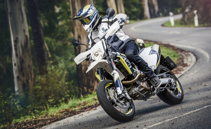 ハスクバーナ 701 Supermoto Enduroが12月13日より国内販売開始 バイクニュース タンデムスタイル