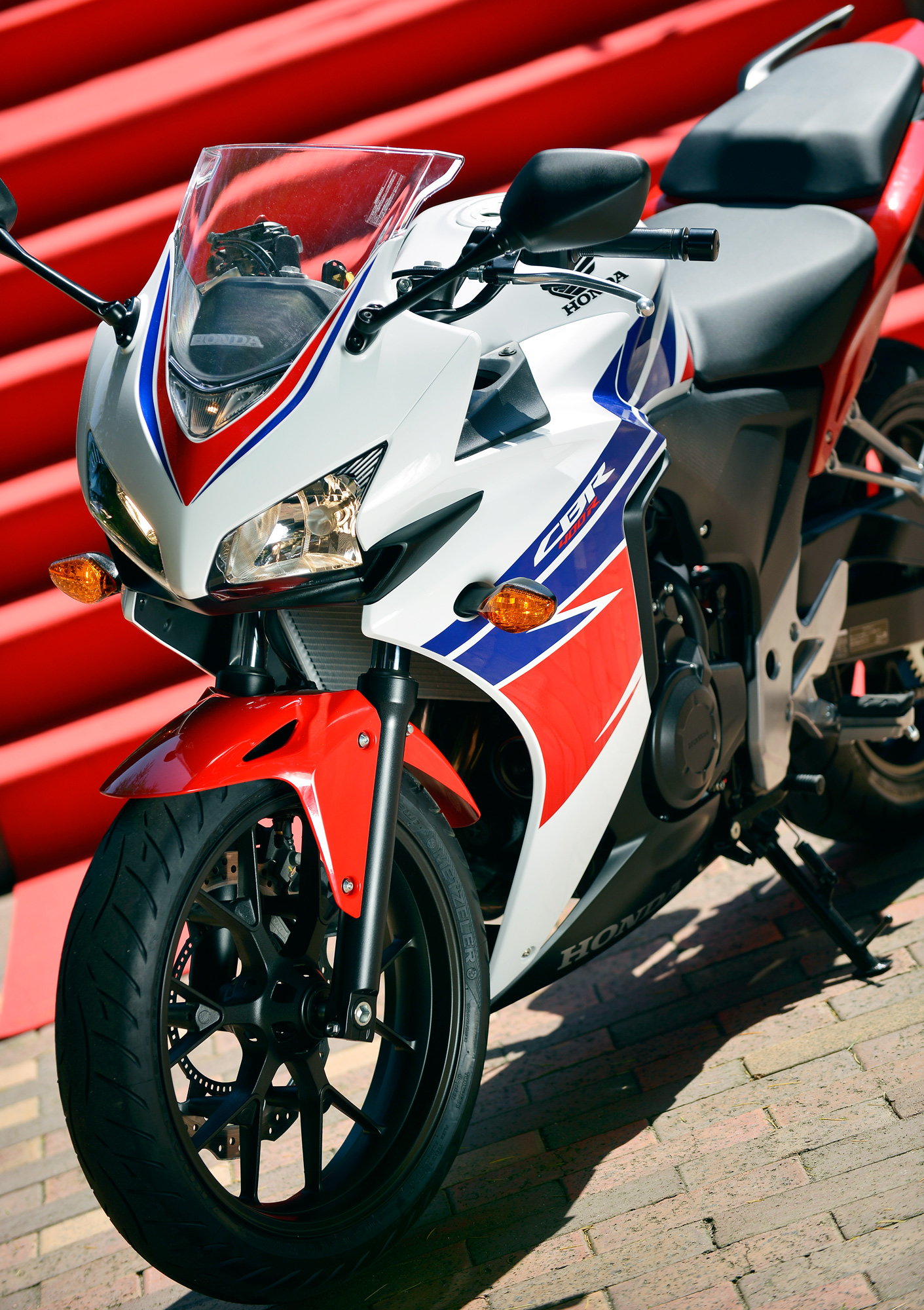 新型の登場前に復習しておきたい 13年 Cbr400r バイクニュース タンデムスタイル