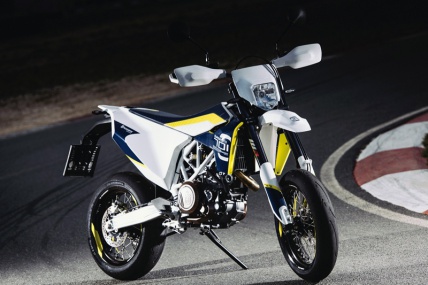 no165_701supermoto_01