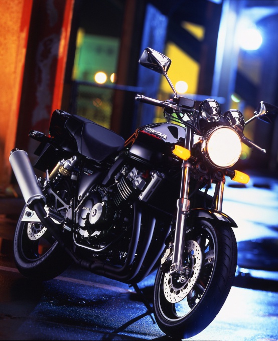 Cb400sfの歴史はここから始まった 1992年 初代 Cb400sf まとめ バイクニュース タンデムスタイル