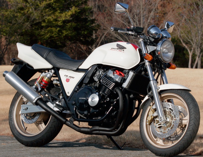 Cb400sfの歴史はここから始まった 1992年 初代 Cb400sf まとめ バイクニュース タンデムスタイル