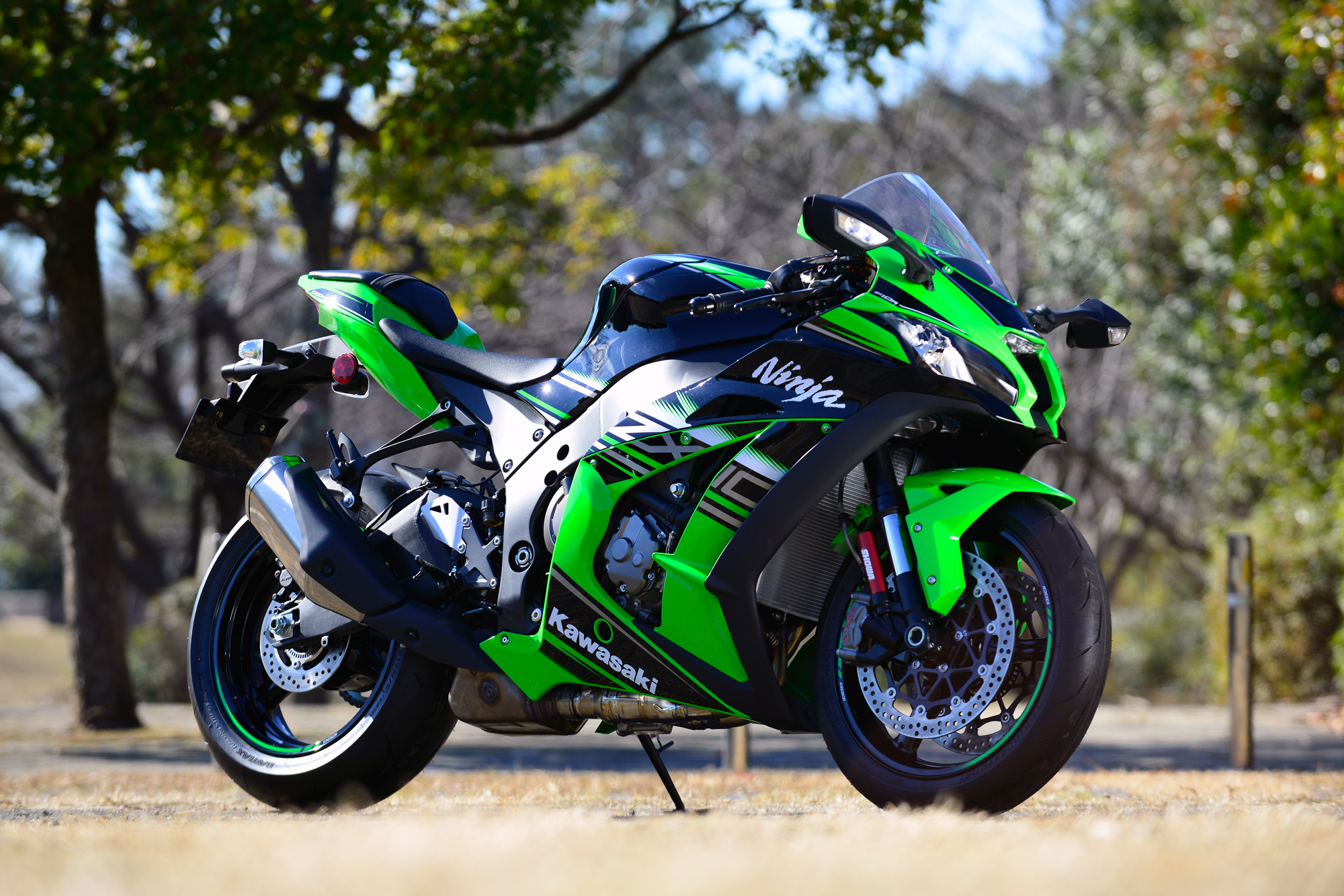 2016年 新型Ninja ZX-10Rの実車をチェック!! Winter Test Editionも | ニュース | タンデムスタイル