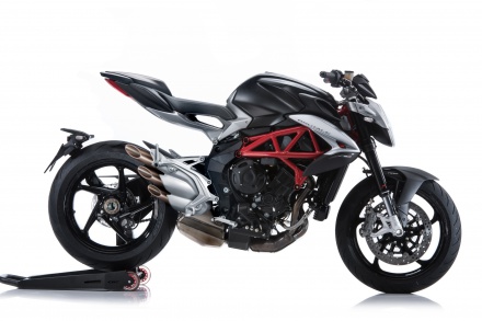 BRUTALE800がフルモデルチェンジを果たし、2016年4月に新登場