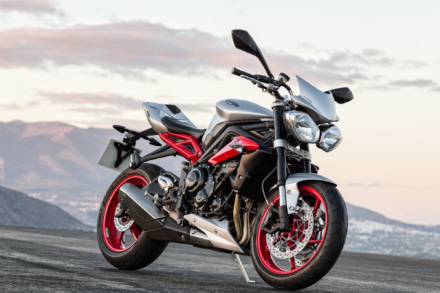 2016年 STREET TRIPLE Rxは、DAYTONA675譲りのテールカウルでシャープな印象に