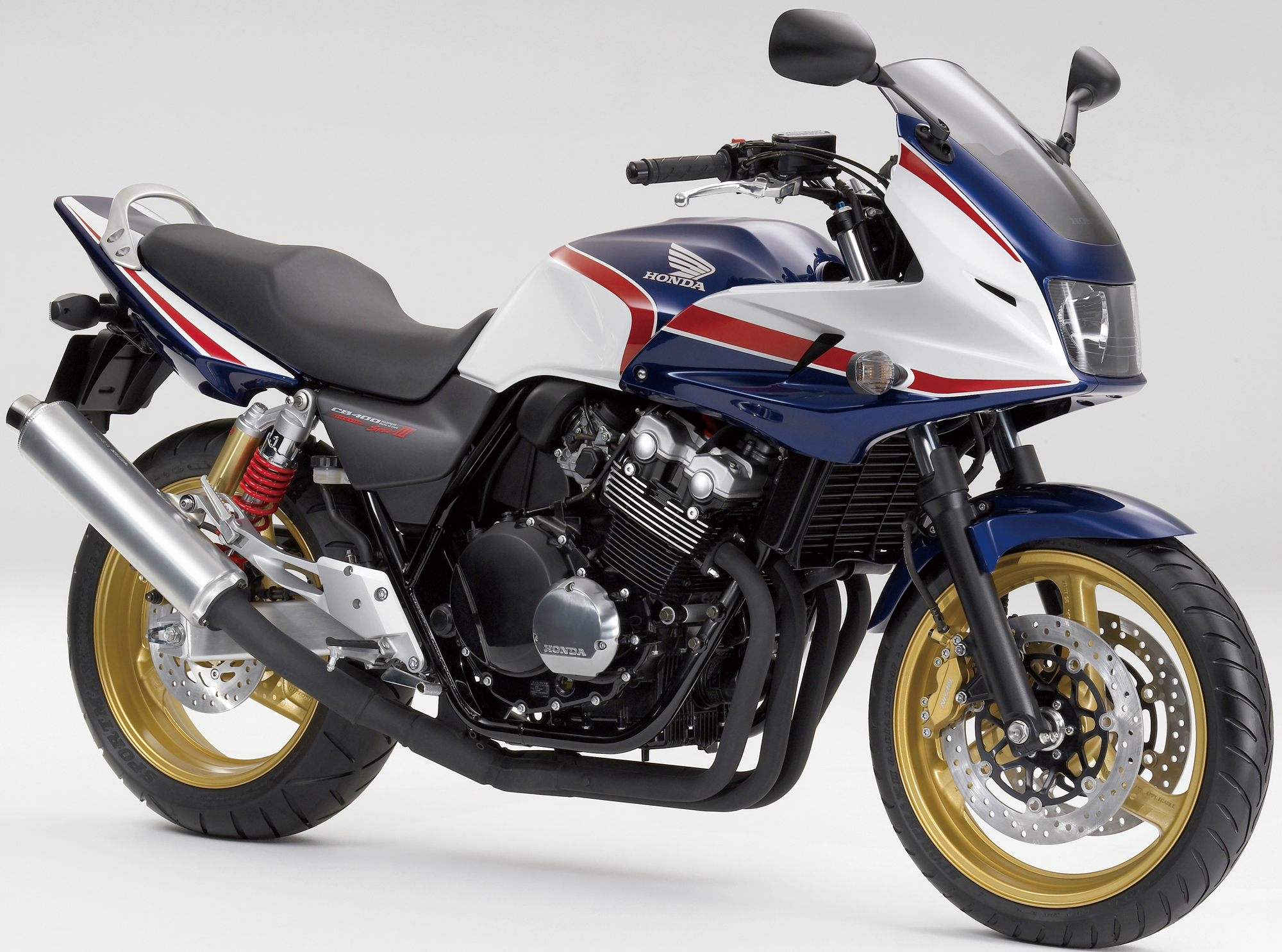 05年に登場したcb400sbはカウル装備で高速走行時の快適性を追求 全カラバリも大集合 バイクニュース タンデムスタイル