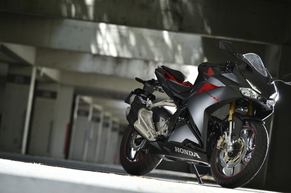 見てきました ニューcbr250rr コラム タンデムスタイル