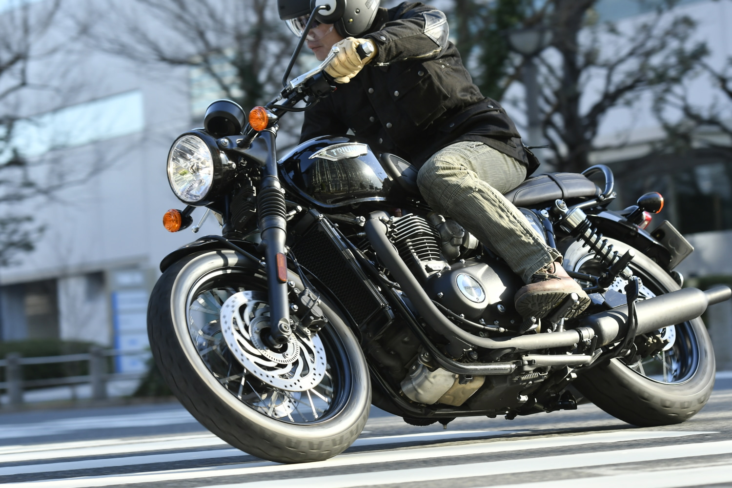 TRIUMPH・ボンネビル T120 ブラックをコーナリングでインプレッション