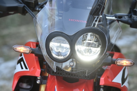 HONDA・CRF250ラリーヘッドライトはLED