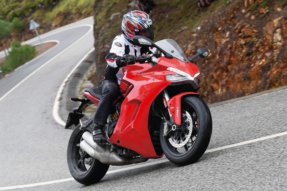 Ducati スーパースポーツ S バイクインプレッション タンデムスタイル