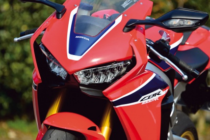 ホンダ・CBR1000RRのヘッドライト