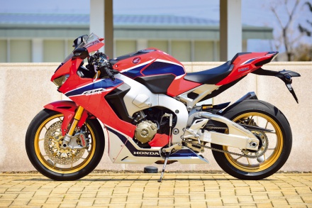 ホンダ・CBR1000RRの左サイドビュー