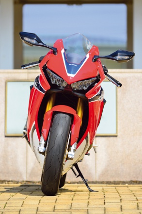 ホンダ・CBR1000RRのフロントビュー