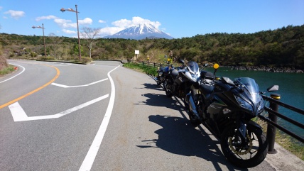 富士山を背に。