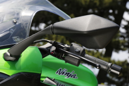 カワサキのNinja1000のミラー