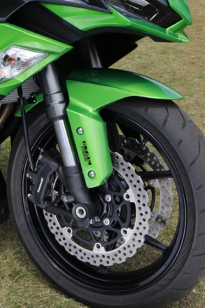 カワサキのNinja1000のフロント足まわり