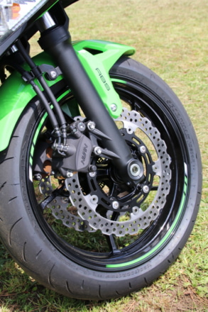 KawasakiのNinja650のフロント足まわり