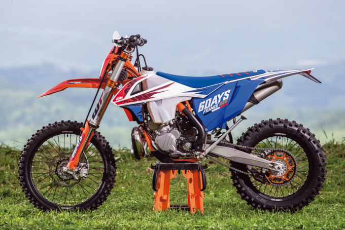 KTM・250EXC TPIの左サイドビュー