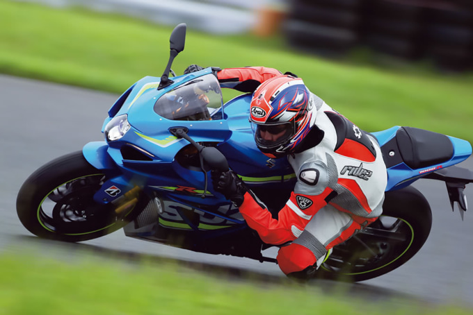 GSX-R1000Rにブリヂストン・バトラックスレーシングストリート・RS10を装着してサーキットにてインプレッション