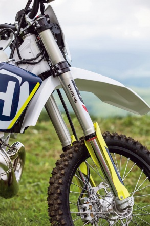 Husqvarna TE250iのフロントサスペンション