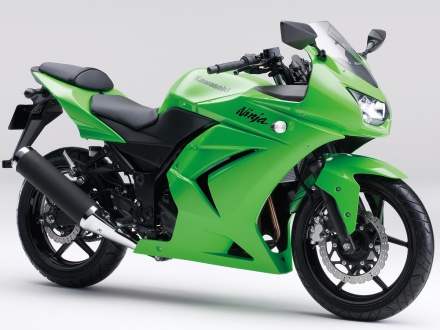 元祖250ccフルカウルスポーツ・Ninja250R。全年式の全カラーが大集合!!