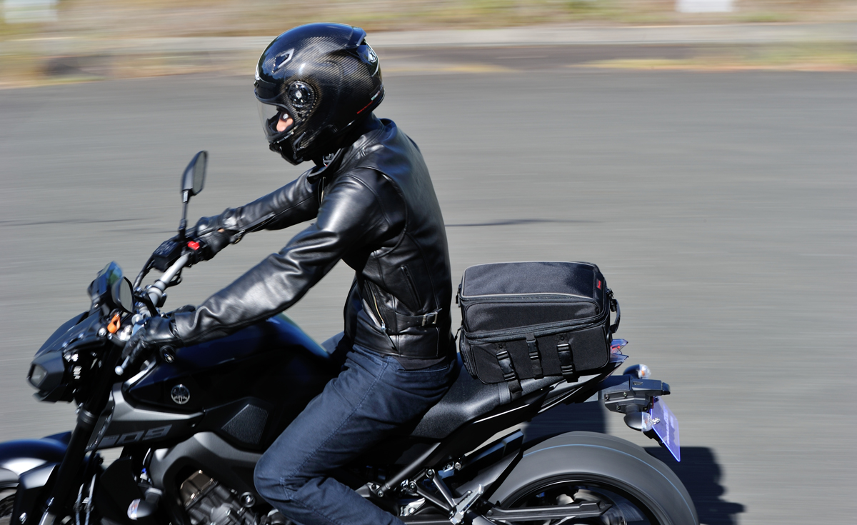 デイトナより、250ccのフルカウルスポーツモデルなどにピッタリなシートバッグ2製品が登場 バイクニュース タンデムスタイル