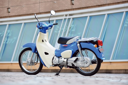 HONDAのSUPER CUB110の後7：3スタイリング