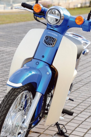 ホンダのスーパーカブ110のレッグシールド