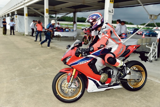 CBR1000RRでサーキットにコースインして試乗インプレッションだ！