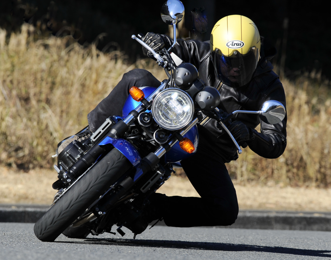 CB400SFのコーナリング写真