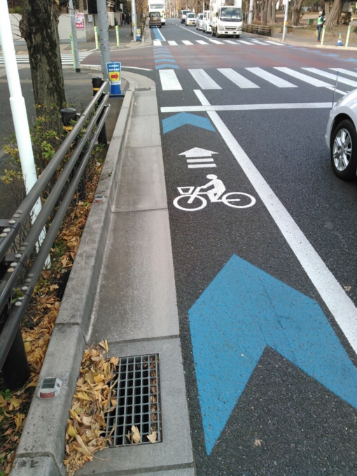 自転車とクルマの狭間で原付はどこを走る コラム タンデムスタイル