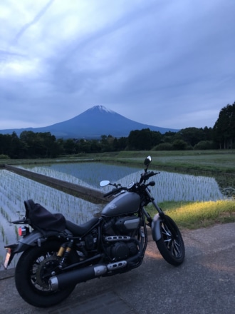 田んぼに映る逆さ富士