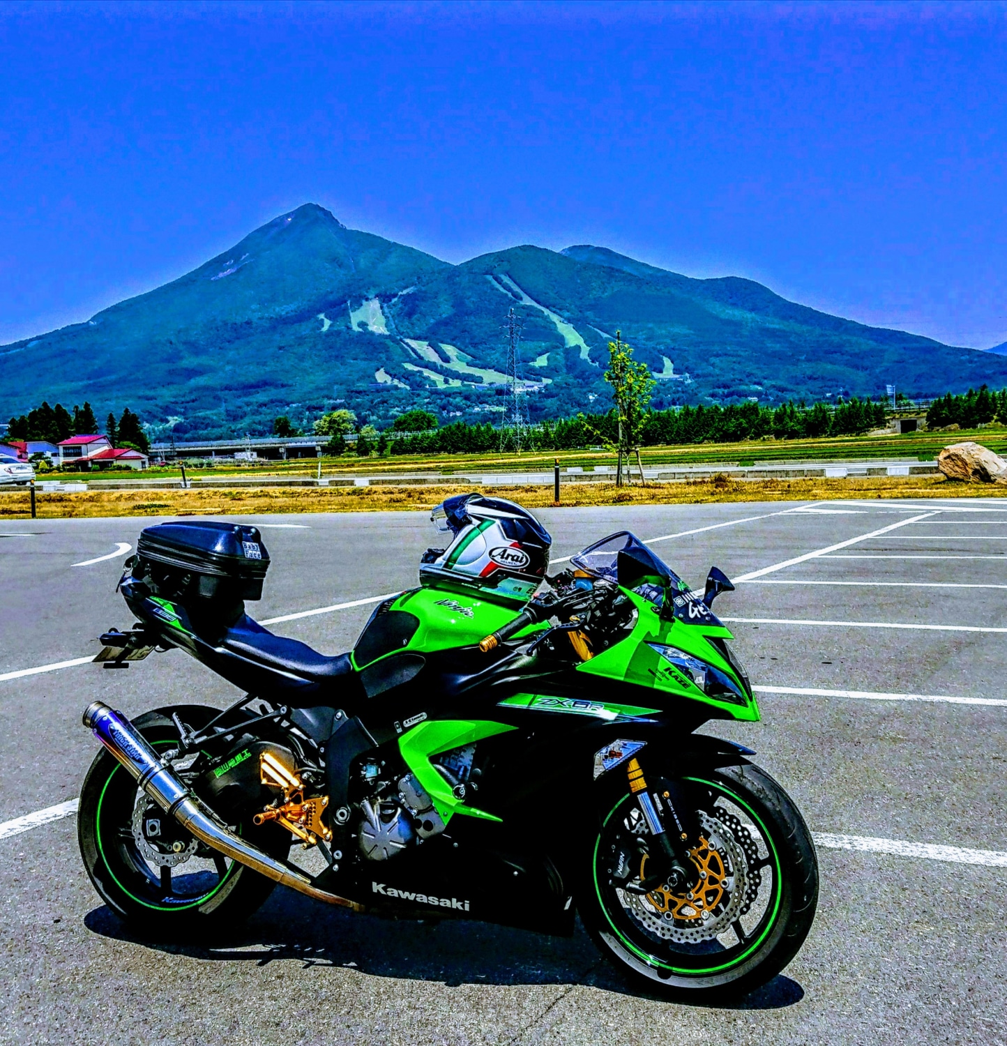 磐梯山と緑忍