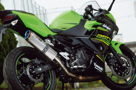 WR’Sからスマートに取り付け可能なNinja250用スリップオンマフラーが登場