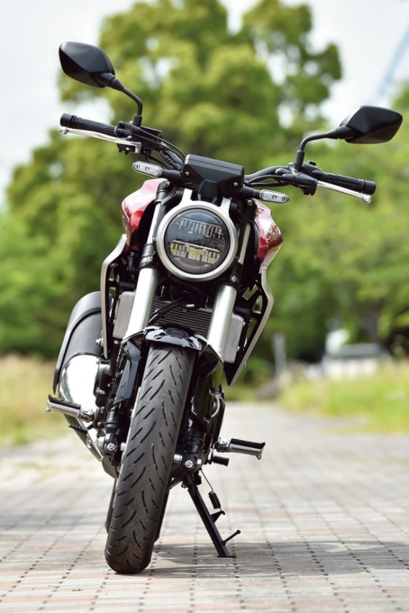 ホンダのCB250Rのフロントビュー