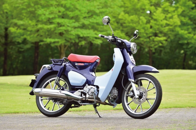 Honda スーパーカブc125 ゴージャスな装備満載 2人乗りできるのは日本仕様だけのオリジナル インプレッション タンデムスタイル