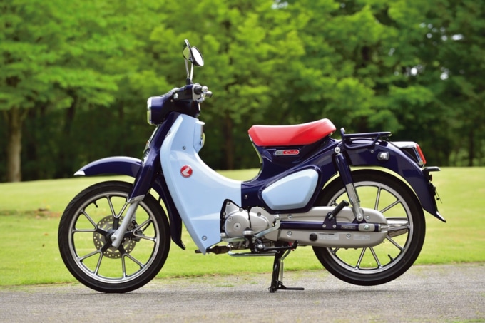 Honda スーパーカブc125 ゴージャスな装備満載 2人乗りできるのは日本仕様だけのオリジナル インプレッション タンデムスタイル