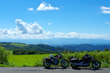 青と緑とバイクと