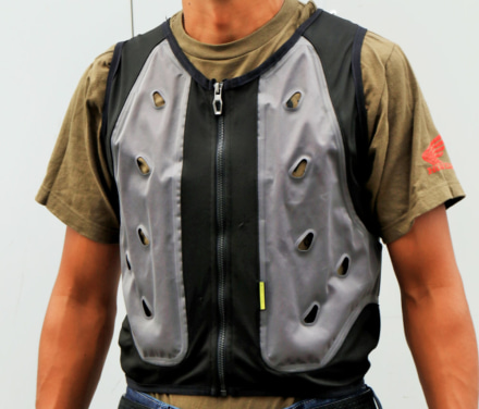 【試用インプレ】水だけでひんやり！マクナの暑さ対策ベスト『COOLING VEST EVO』を使ってみた！