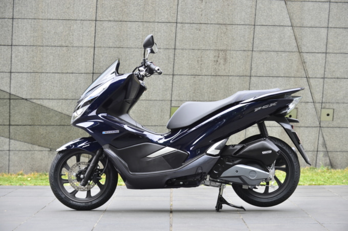 PCX HYBRIDの左サイドビュー