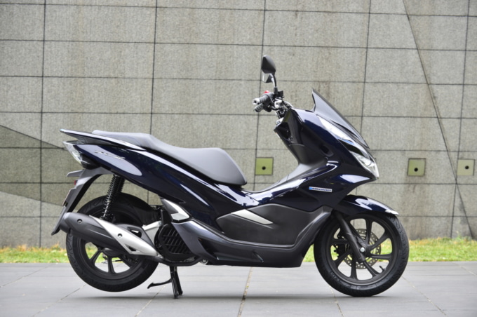 PCX HYBRIDの右サイドビュー