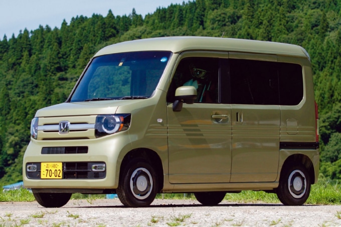 N-VANのハイルーフ仕様の+STYLE FUNのターボ仕様（4WD）