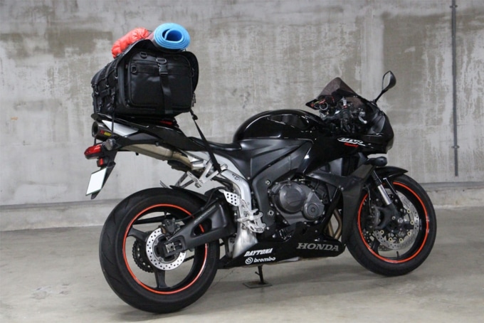積んでみた Igayaのシートバッグは細身のバイクでも大丈夫 キャンプツーリングシートバッグ をレビュー バイクニュース タンデムスタイル