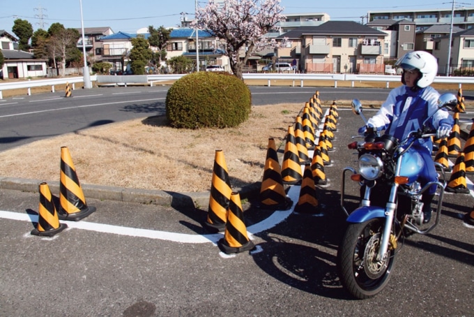 クランク第二コーナーは出口の延長線上に目線を配りアウト側から曲がる