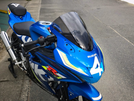 ボルトオンで簡単装着！GSX-R125用スクリーンが、アクリポイントより販売中